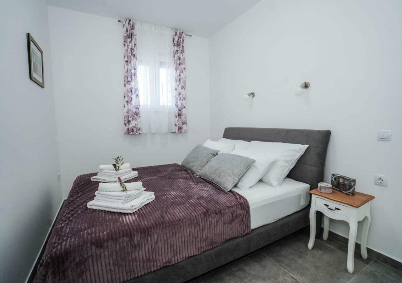 Home Away From Home With Outdoor Pool, Botanical Garden And A Beautiful Sea View Kastela Luaran gambar